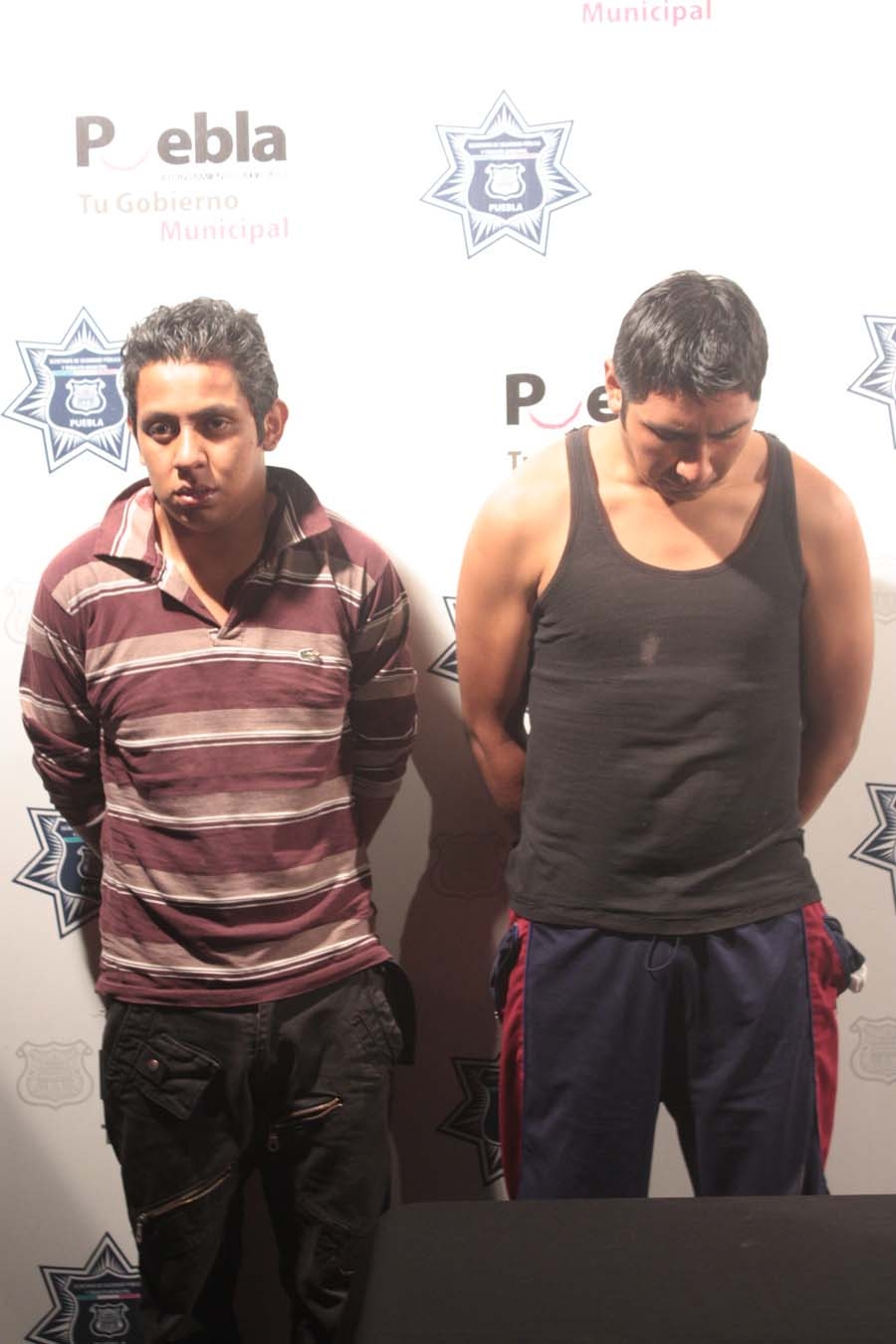 Policías detienen a hermanos que asaltaban operadores del transporte público en Castillotla