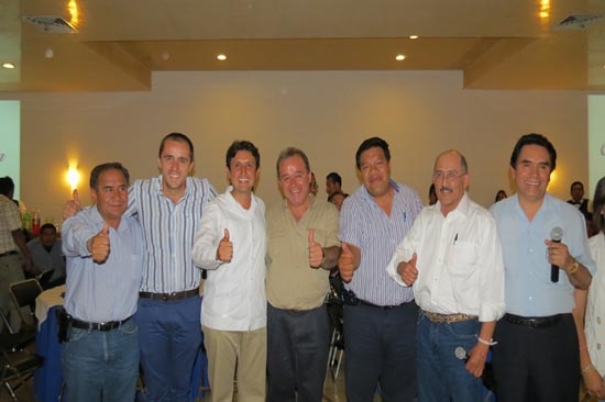 José Juan Espinosa recibe apoyo de Pro-Cholula A.C.