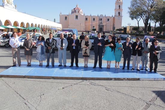 Dolores Parra entrega equipo a Seguridad Pública en San Pedro Cholula