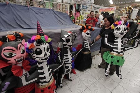 Piñatas para recordar a los muertos