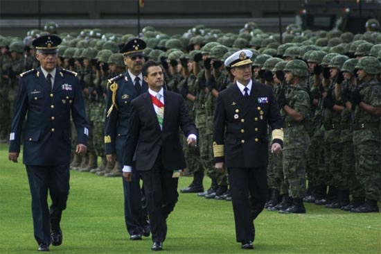 Ejército y Marina seguirán en tareas de seguridad: Peña Nieto