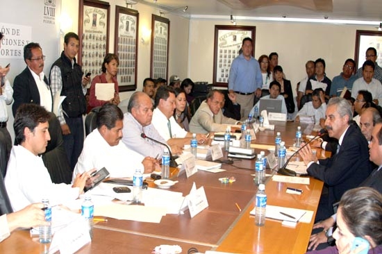 Diputados piden a SCT castigar a ex funcionarios promotores de mototaxis
