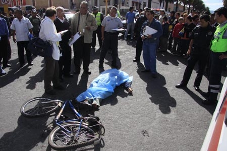 Cafre del transporte público mató a un ciclista frente a Casa Aguayo