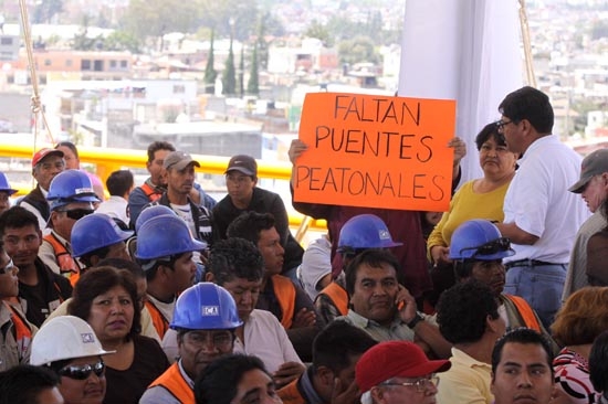 Protestan vecinos en inauguración de obra de Rafael Moreno Valle