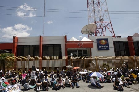 #YoSoy132 cerca a Televisa Puebla