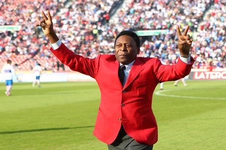 Pelé se compara con Beethoven y Miguel Ángel