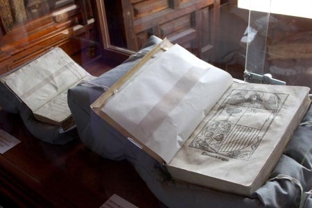 Presentan obras restauradas de la Biblioteca Palafoxiana
