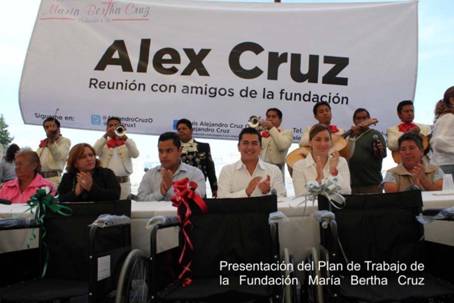 Alejandro Cruz propone Gallinatón para familias pobres de Puebla