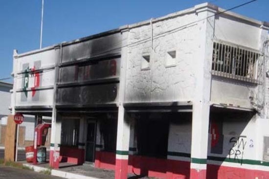 Dos detenidos por incendiar la sede del PRI en San Luis Sonora