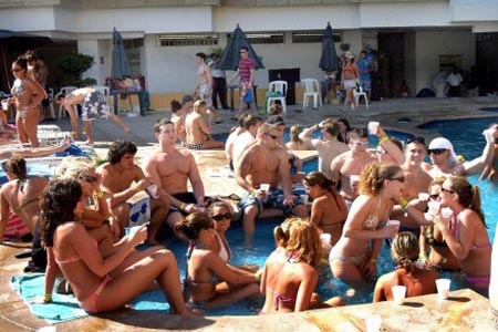 Spring breakers de EU cancelan reservaciones en Acapulco por violencia