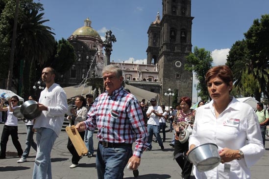 Flaca participación en los Cacerolazos contra la Violencia en Puebla