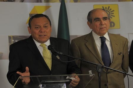 Irresponsable, abrir Pemex a inversionistas extranjeros: PRD