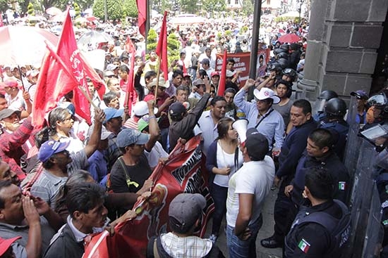 Antorcha Campesina secuestra el Centro Histórico de Puebla