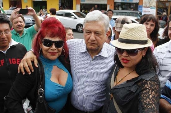 AMLO pide a empresarios evitar privatización de Pemex