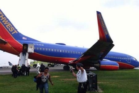 Desciende con éxito avión en NY, tras perder tren de aterrizaje