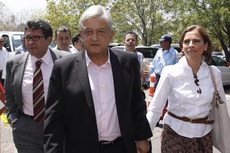 AMLO condena asesinato de Agnes Torres; de gira en Ibero Puebla