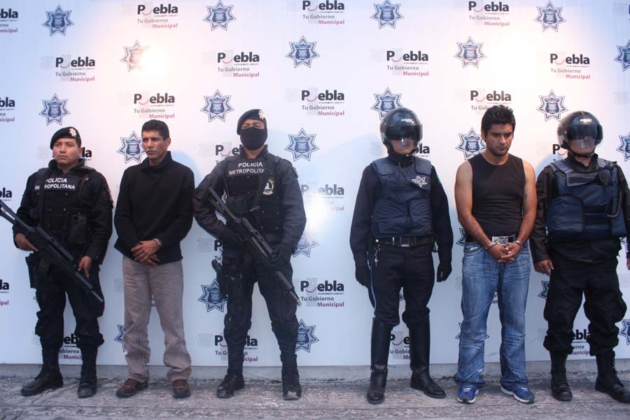 El asalto a un camión de paquetería terminó en balacera en la capital poblana