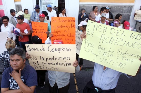 Habitantes de Acatzingo exigen a destituir al alcalde; el PAN lo defiende