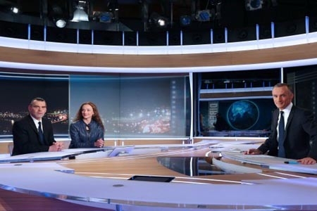 Cassez llegó, desayunó y como artista dio su primera entrevista en Francia