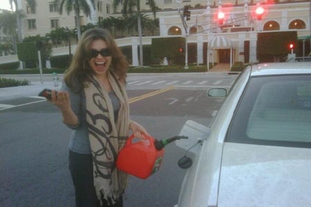 Thalía se quedó sin gasolina en Miami