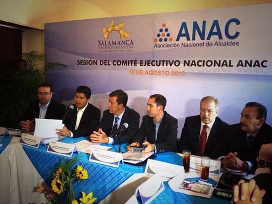 Alcaldes del país exigen más apoyo del gobierno de Peña Nieto