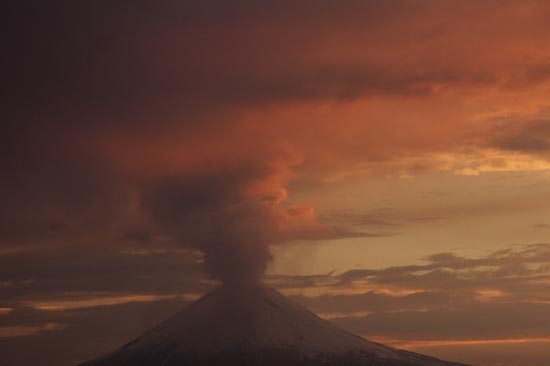 Popocatépetl baja actividad, pero lo vigilan minuto a minuto