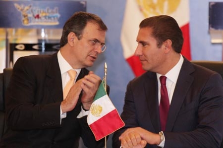 Moreno Valle y Ebrard refrendan amistad
