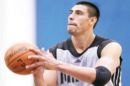 Gustavo Ayón jugará en los Halcones de Atlanta