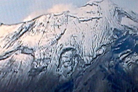 Supuesto rostro de Cristo en el Popocatépetl causa revuelo en redes sociales