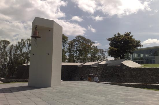 Ya está lista la campana para la fiesta de Moreno Valle en Los Fuertes
