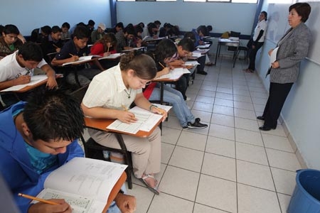 BUAP aplica examen de admisión 2011