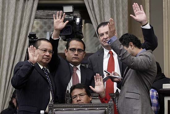 LVIII Legislatura cierra palomeando cuentas y con show de diputados