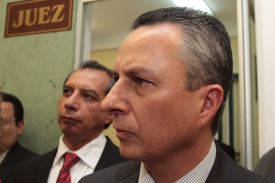 Ex funcionarios de Bartlett, Morales y Marín apoyan a RMV contra Henaine