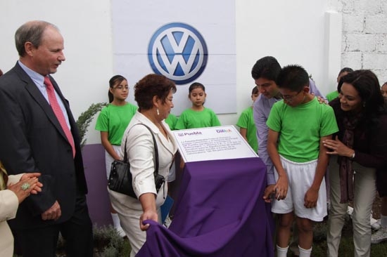 Liliana Ortiz y VW inauguran tres desayunadores del DIF Municipal