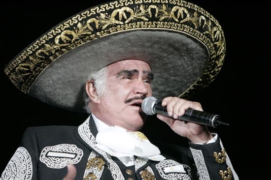 Vicente Fernández se mantiene en observación médica