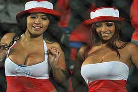 Peruanas en topless en la Copa América