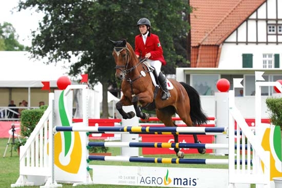 Jinete poblano destaca en evento hípico en Alemania