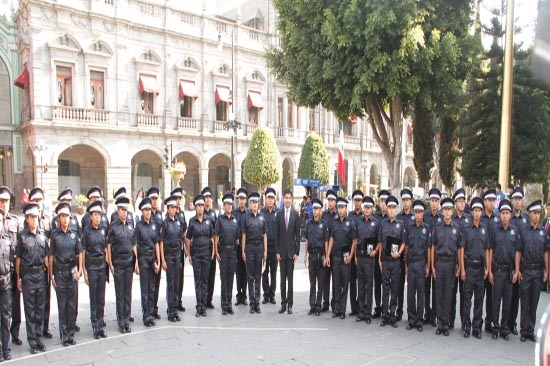 Eduardo Rivera encabezó graduación de nuevos elementos policiales