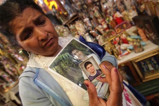Madres de migrantes piden por sus hijos ante la Virgen de Guadalupe
