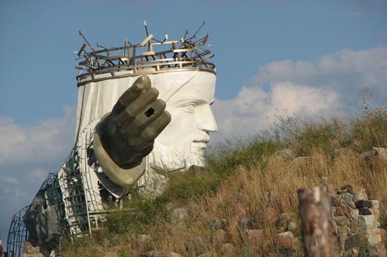 Cristo más grande del mundo fue erigido en Polonia