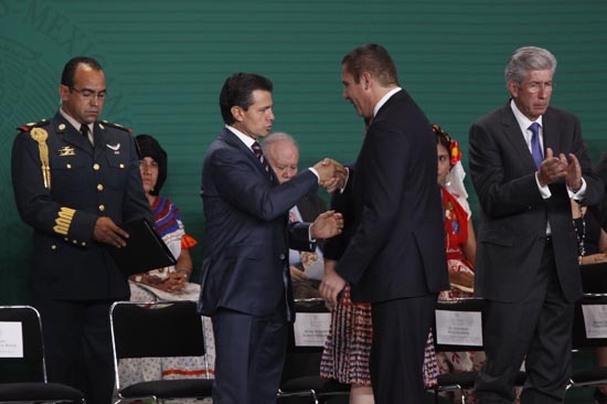 RMV presenta a EPN segunda línea de RUTA y lo invita al desfile del 5 de mayo