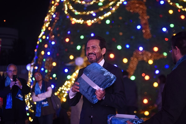 BUAP: Esparza Ortiz encabezó encendido del Árbol de Navidad