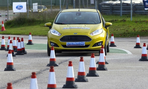 Ford crea dispositivo que simula efectos del alcohol al manejar