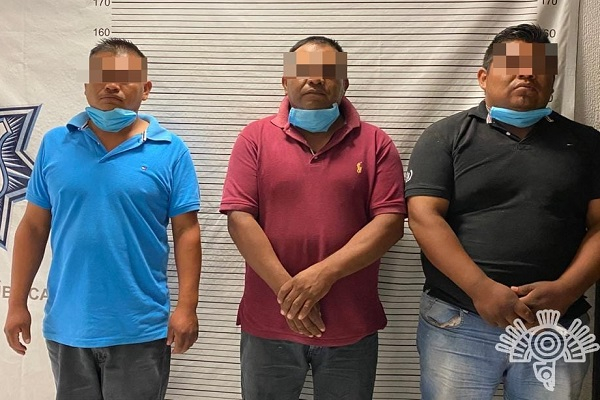 Detienen a tres huachicoleros con pipa cargada de combustible en Tehuacán