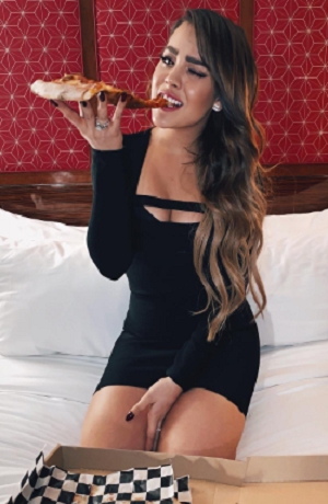 Danna Paola cautivó con sensual vestuario
