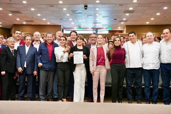 Acude Céspedes Peregrina a registro de Delfina Gómez como candidata a gobernadora del EdoMex