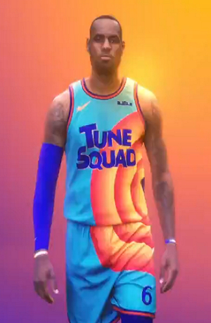 LeBron James presume su jersey como estrella de Space Jam 2