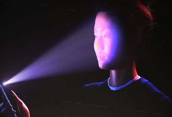 Logran burlar al reconocimiento facial del iPhone X con una máscara casera