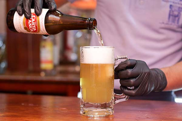 Caen tres en Puebla por venta de alcohol a menores de edad