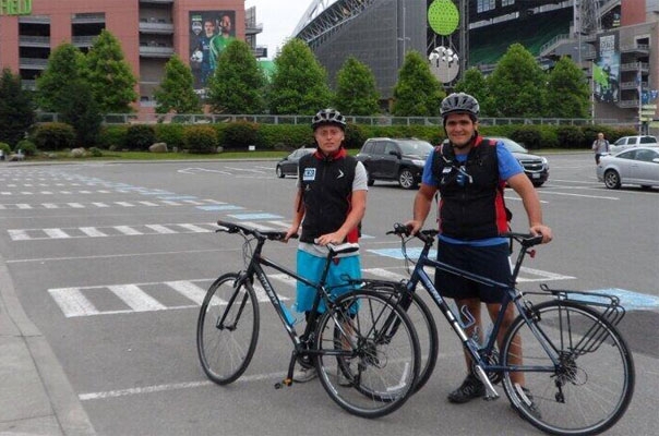 Dos poblanos cruzan EU en bicicleta para concientizar sobre movilidad limpia